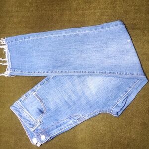 Forever 21 Denim with Light Distressing. Exc Cond.  Waist 28/Rise 11/ INSEAM 27